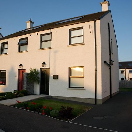 Modern 3 Bedroom Coastal Homeニューリー エクステリア 写真