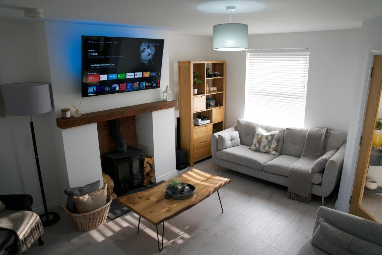 Modern 3 Bedroom Coastal Homeニューリー エクステリア 写真