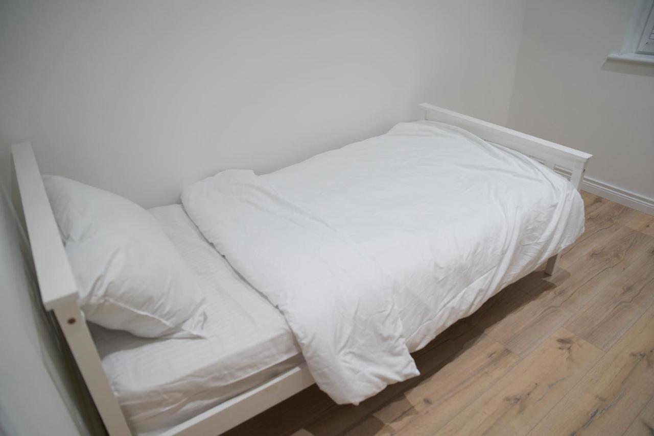 Modern 3 Bedroom Coastal Homeニューリー エクステリア 写真